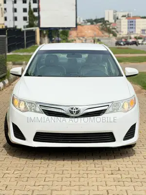 Toyota Camry LE 4dr Sedan w/Prod. End 11/13 (2.5L 4cyl 6A) 2014 White