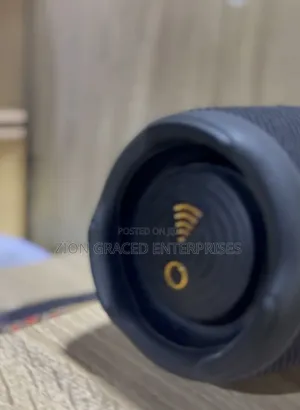 JBL Charge 5 WiFi.||