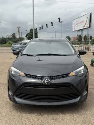 Toyota Corolla XLE (1.8L 4cyl 2A) 2018 Black