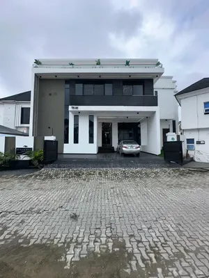 5bdrm Duplex in Off Lekki-Epe Expressway for sale