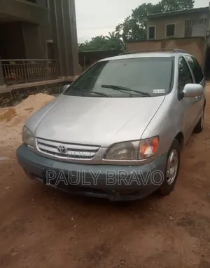 Toyota Sienna 2002 Gold