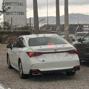 Toyota Avalon XLE FWD Sedan (3.5L V6 8A) 2019 White