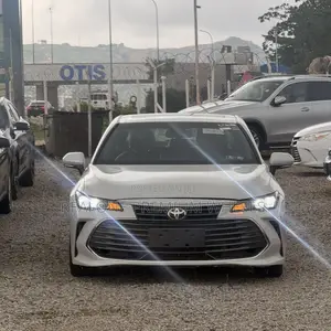 Toyota Avalon XLE FWD Sedan (3.5L V6 8A) 2019 White