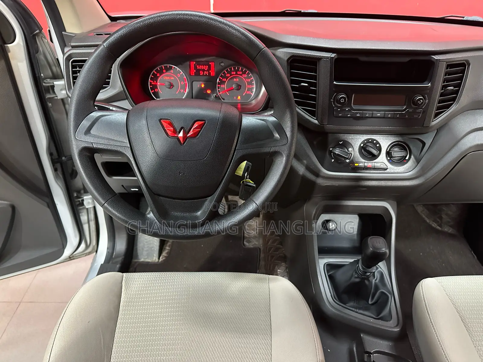 Wuling LZW6450 2022 Silver