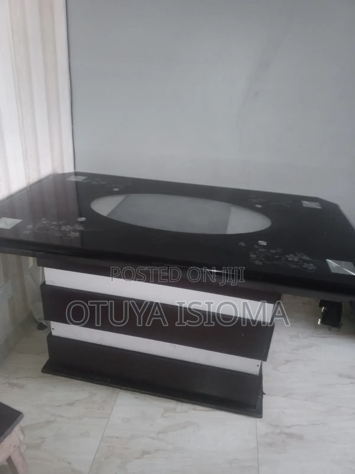 Dinning Table Without Chairs