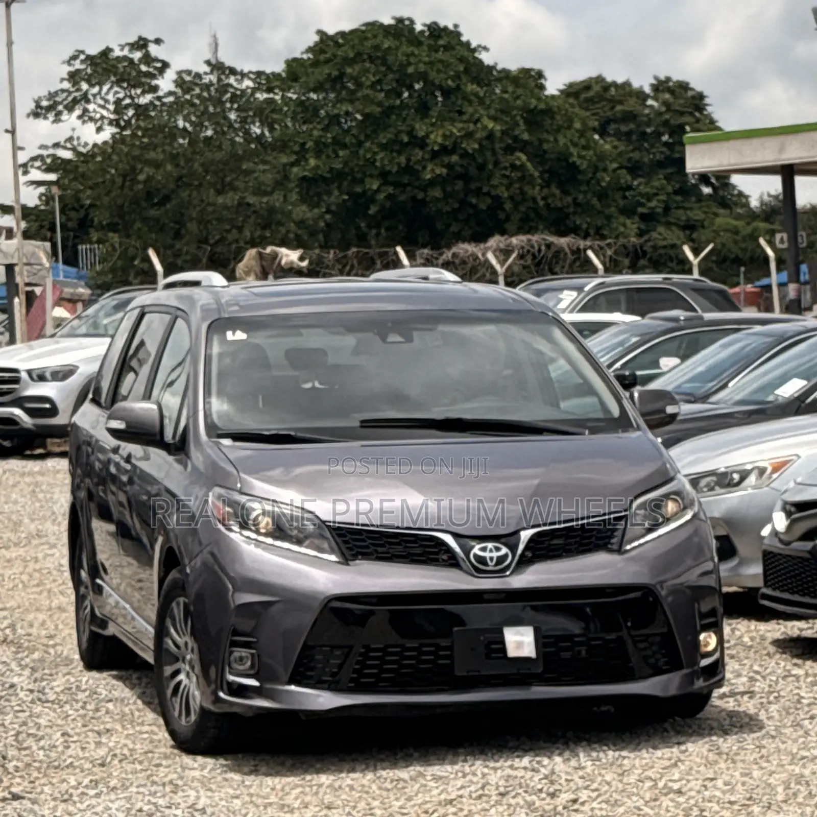 Toyota Sienna XLE AWD 2019 Gray