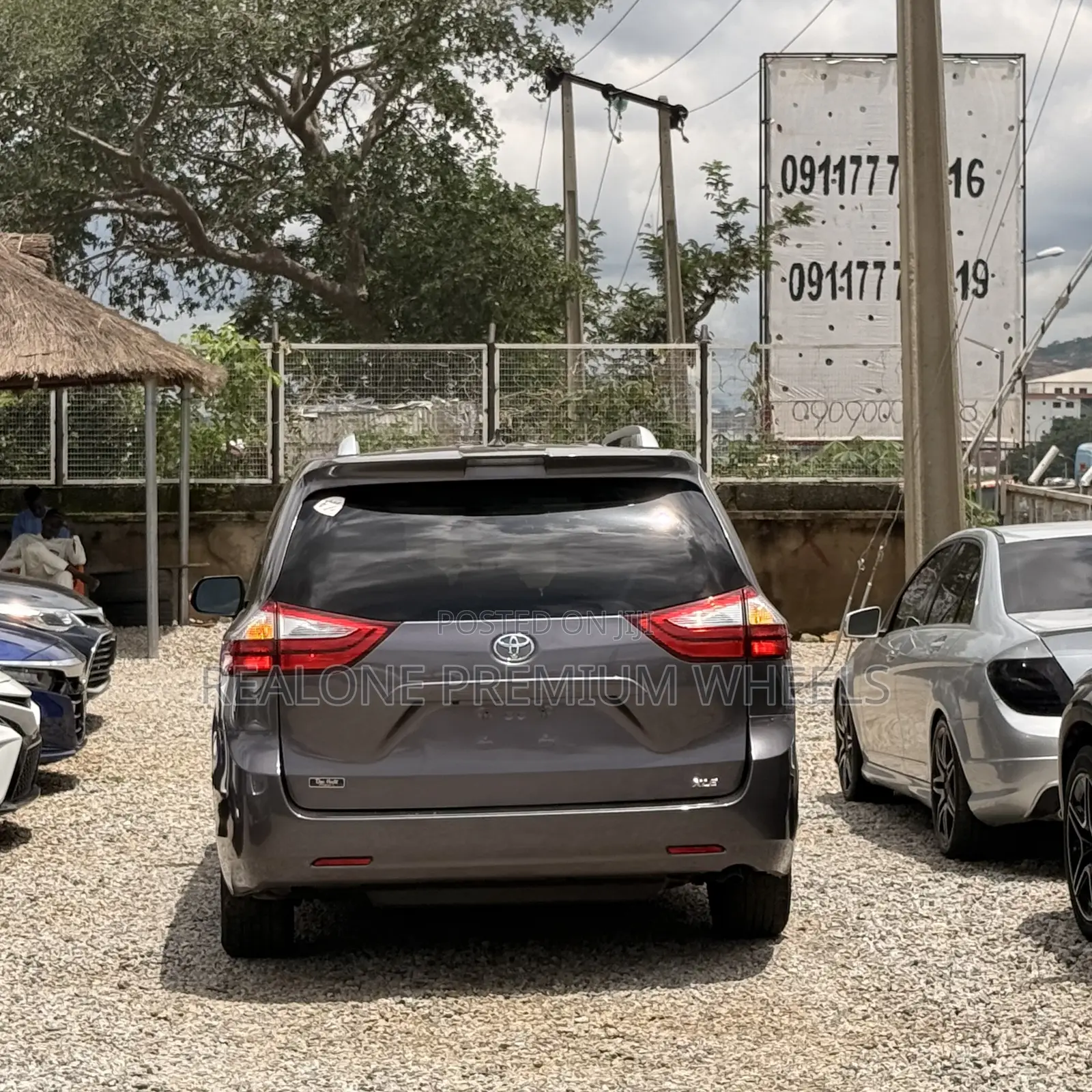 Toyota Sienna XLE AWD 2019 Gray