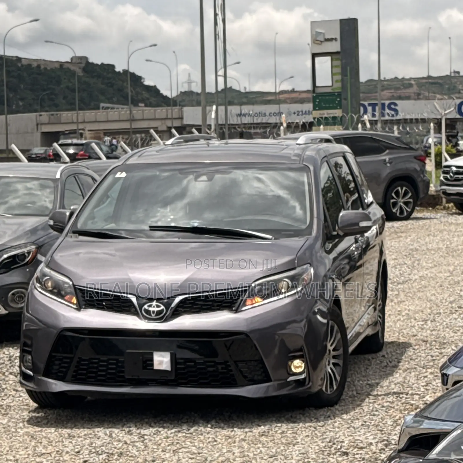 Toyota Sienna XLE AWD 2019 Gray