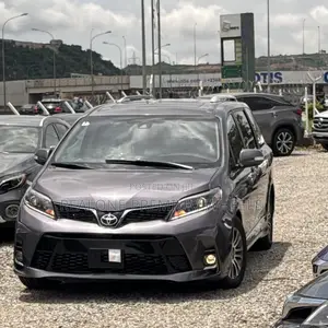 Toyota Sienna XLE AWD 2019 Gray