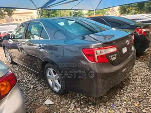 Toyota Camry SE 4dr Sedan (2.5L 4cyl 6A) 2014 Gray
