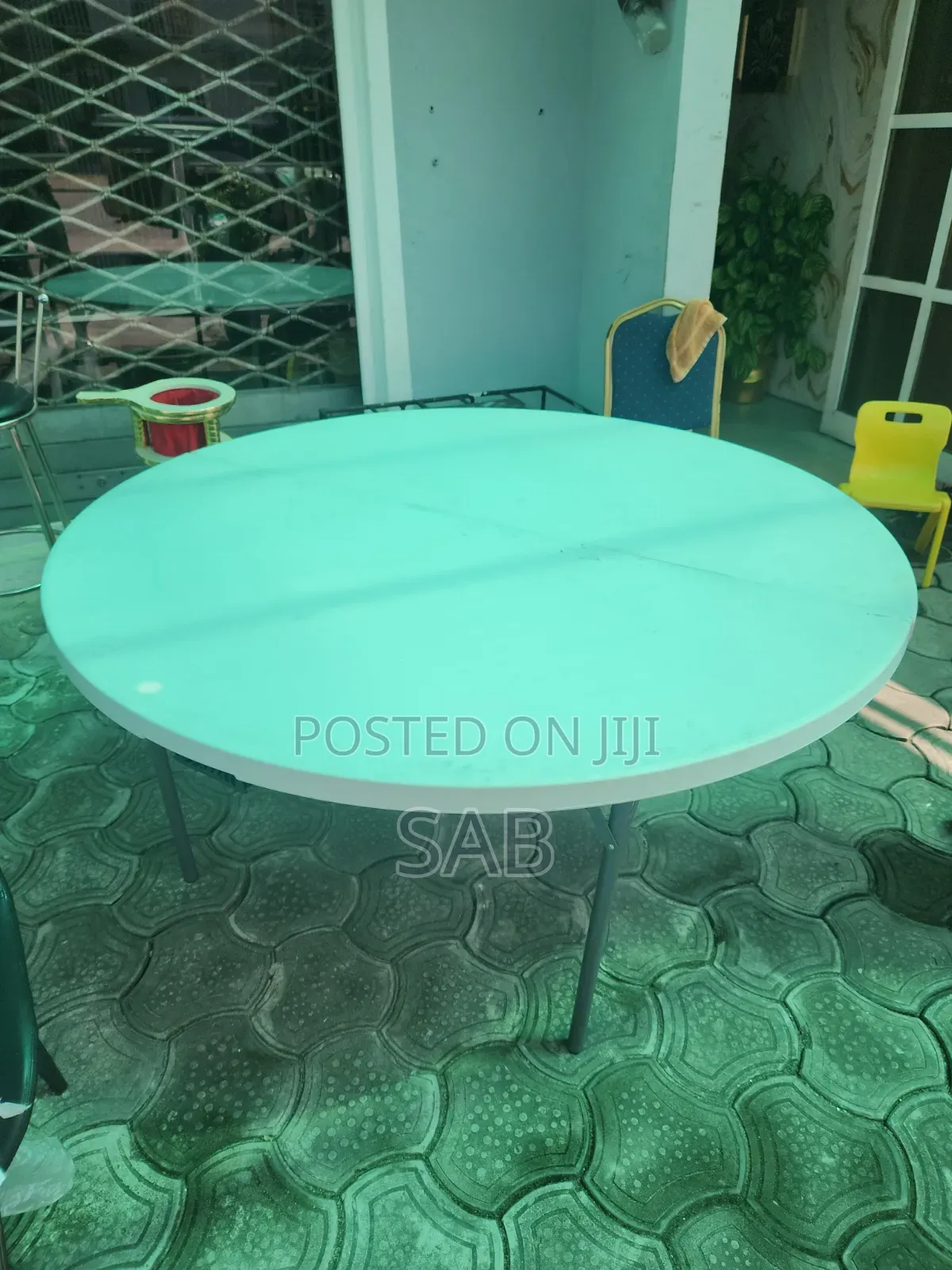 Banquet Round Event Table, 5 Feet, 10 Seaters.