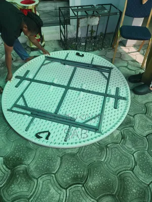 Banquet Round Event Table, 5 Feet, 10 Seaters.