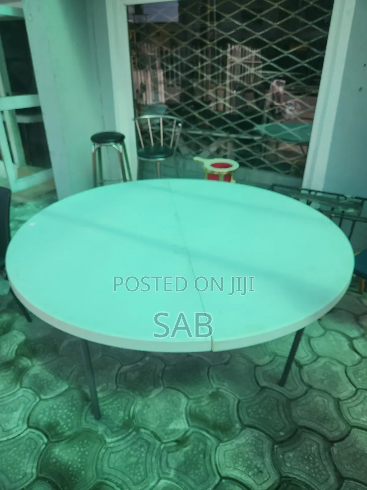 Banquet Round Event Table, 5 Feet, 10 Seaters.