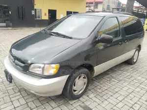 Toyota Sienna 1999 Green