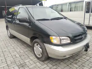 Toyota Sienna 1999 Green