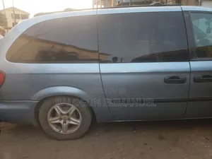 Dodge Caravan 2006 Blue