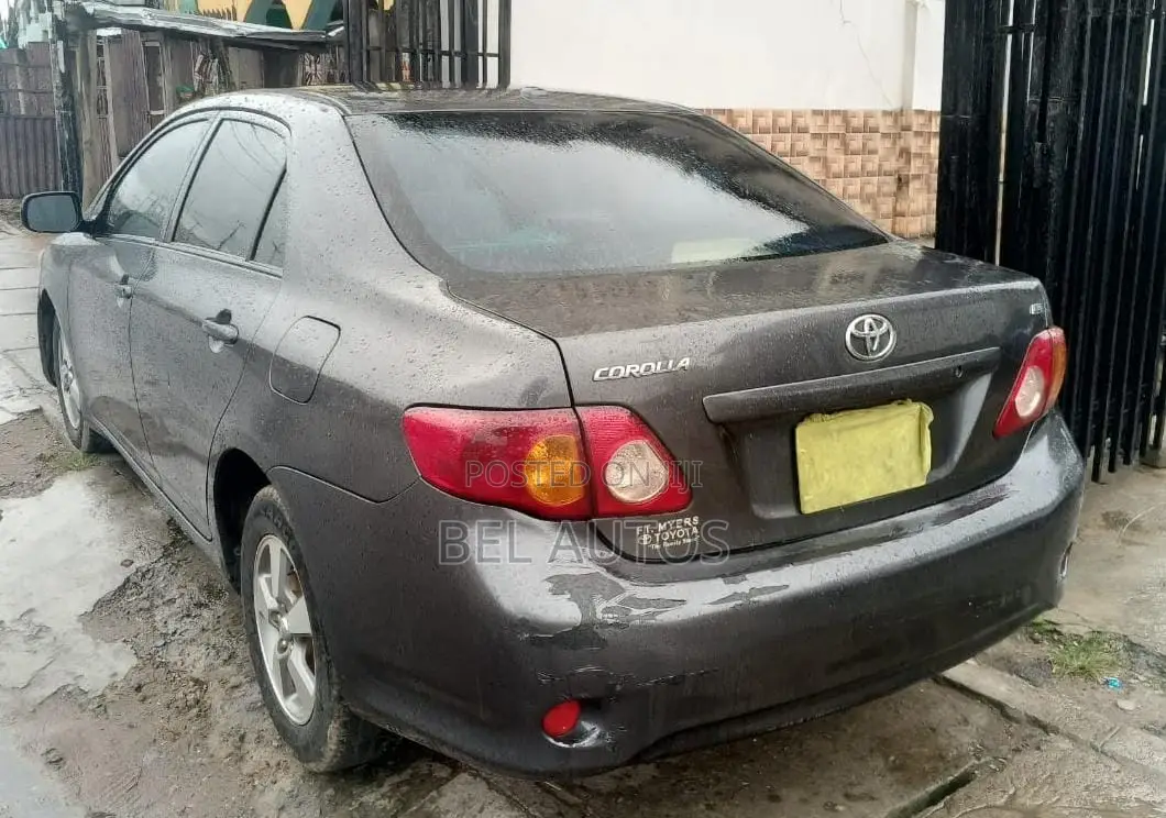 Toyota Corolla 2010 Gray