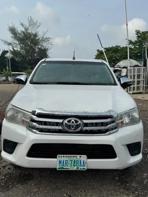 Toyota Hilux 2016 White