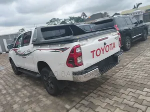 Toyota Hilux 2020 White