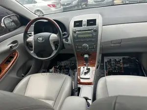 Toyota Corolla 2010 Gold