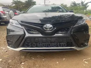 Toyota Camry SE FWD (2.5L 4cyl 8AM) 2018 Black