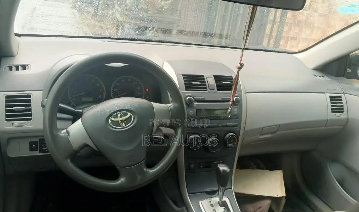 Toyota Corolla 2010 Gray