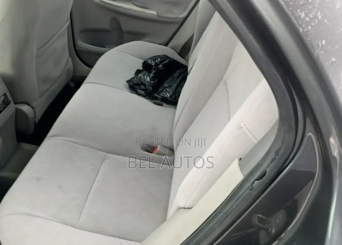 Toyota Corolla 2010 Gray