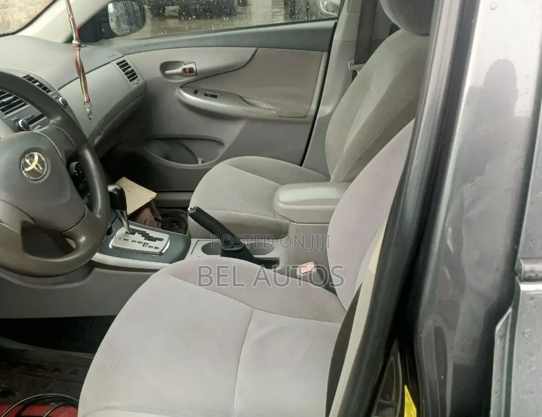 Toyota Corolla 2010 Gray