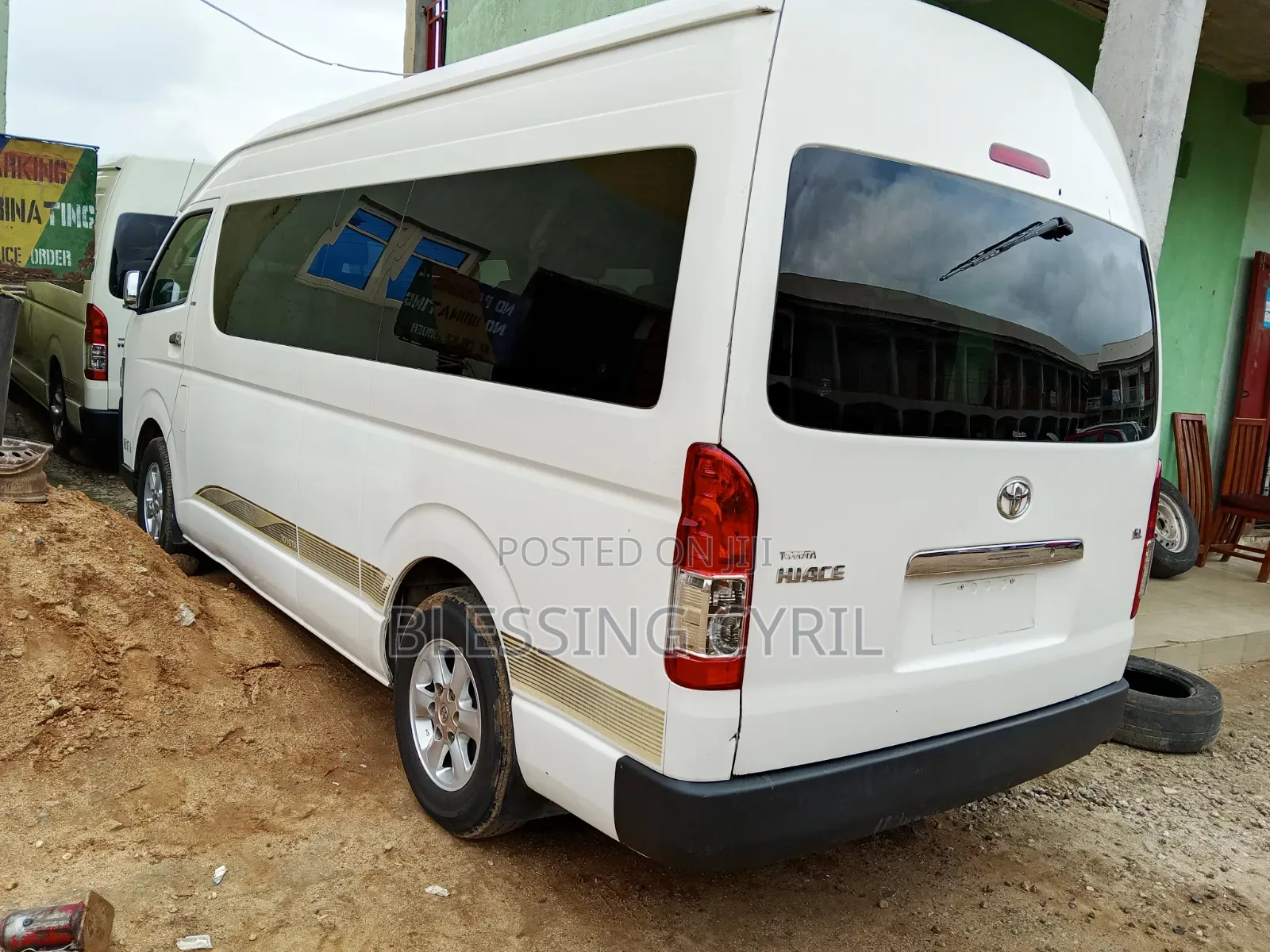Toyota HiAce 2013 White