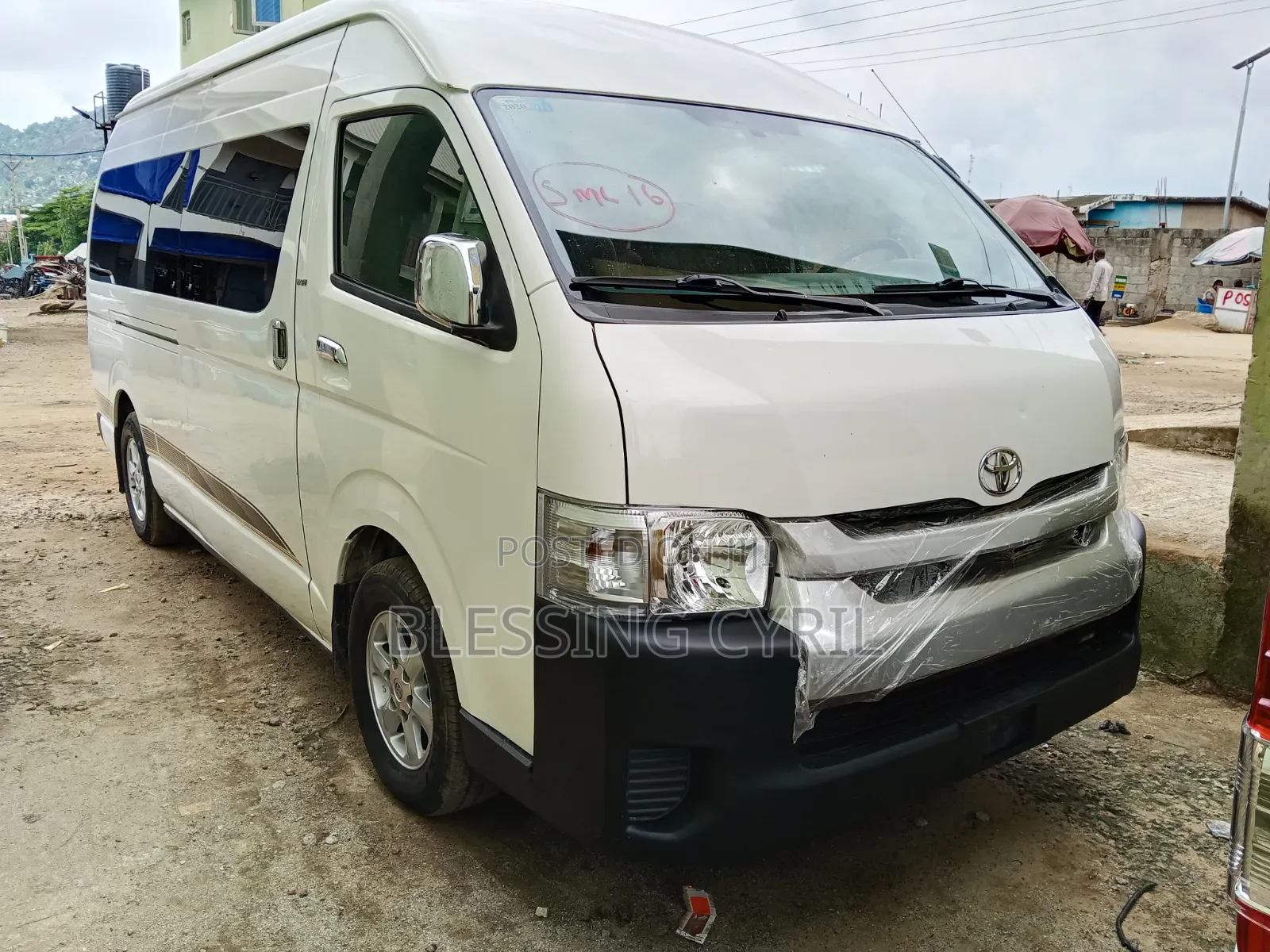 Toyota HiAce 2013 White
