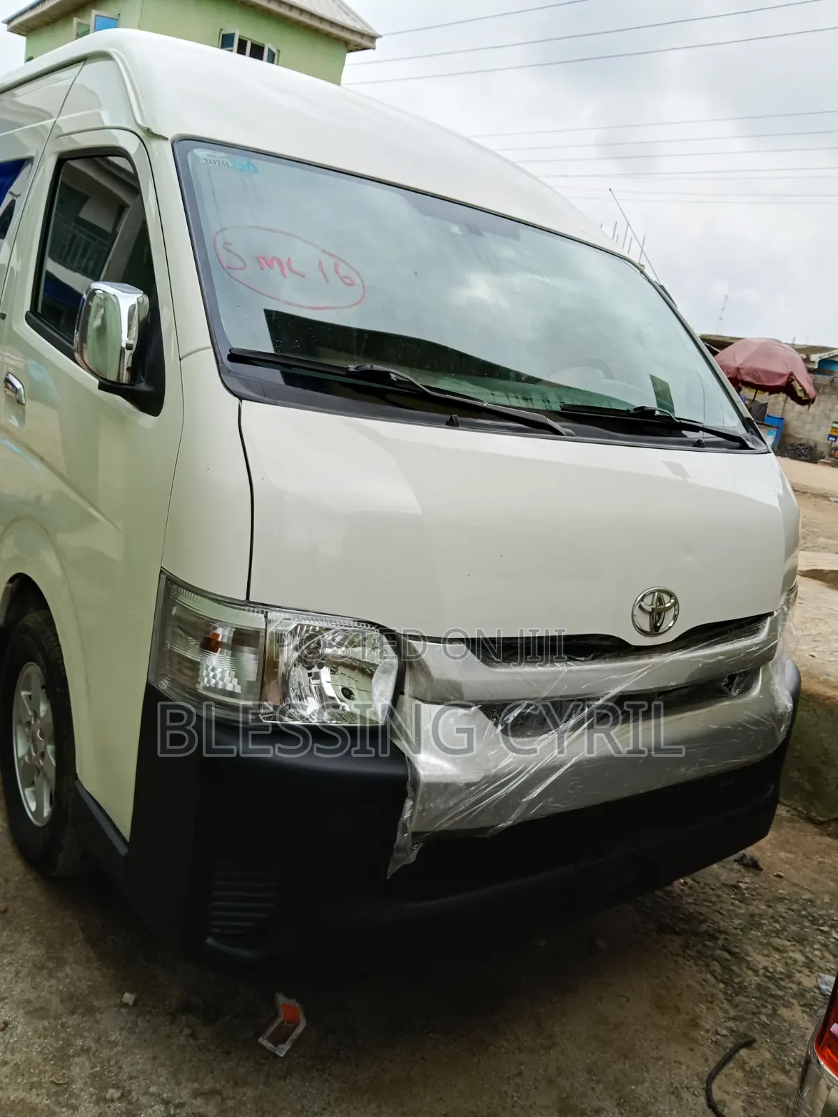 Toyota HiAce 2013 White