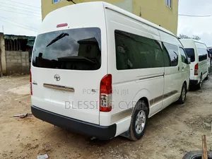 Toyota HiAce 2013 White
