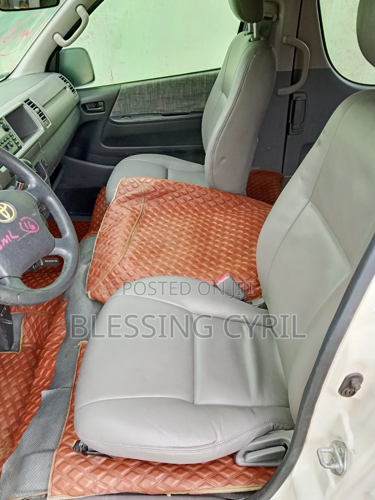 Toyota HiAce 2013 White
