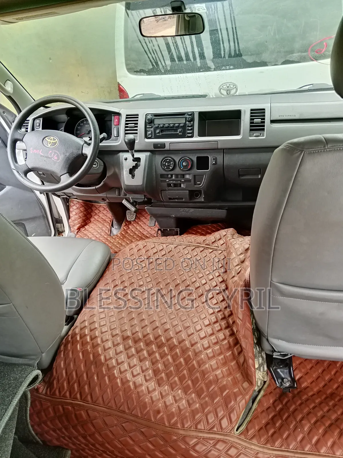 Toyota HiAce 2013 White