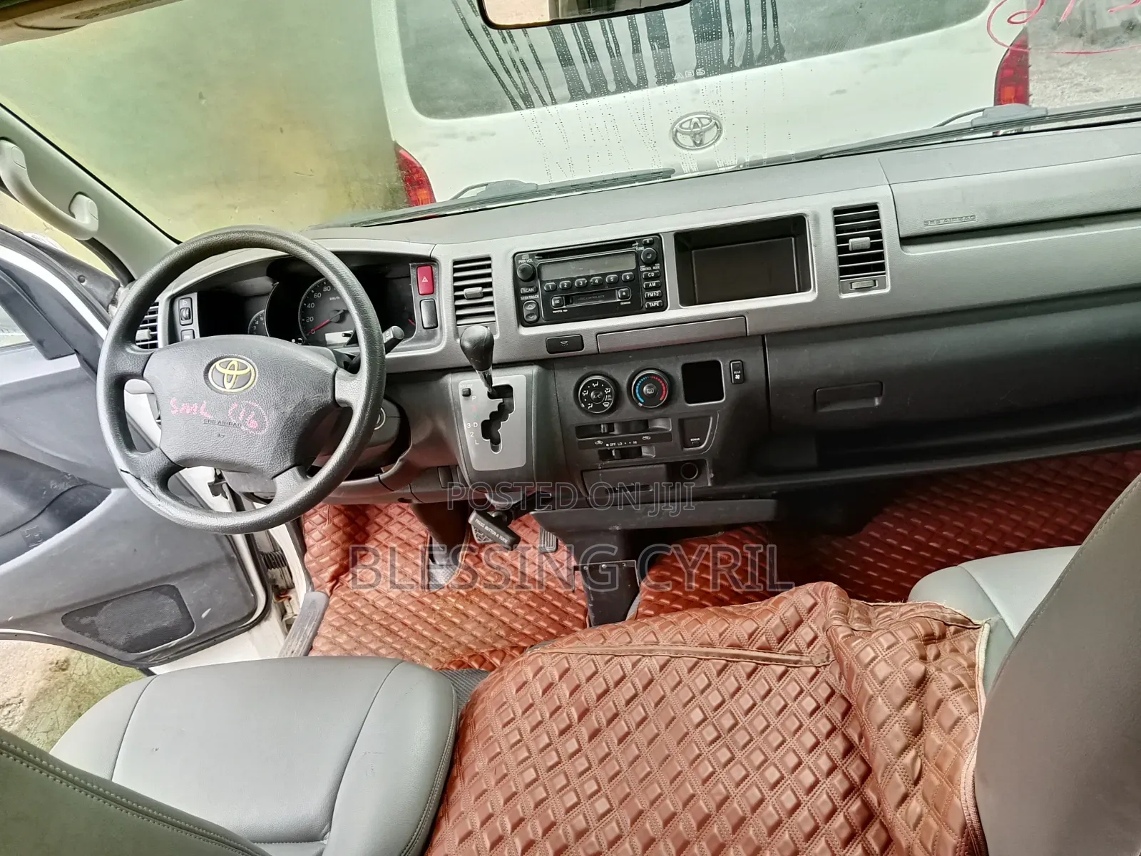 Toyota HiAce 2013 White