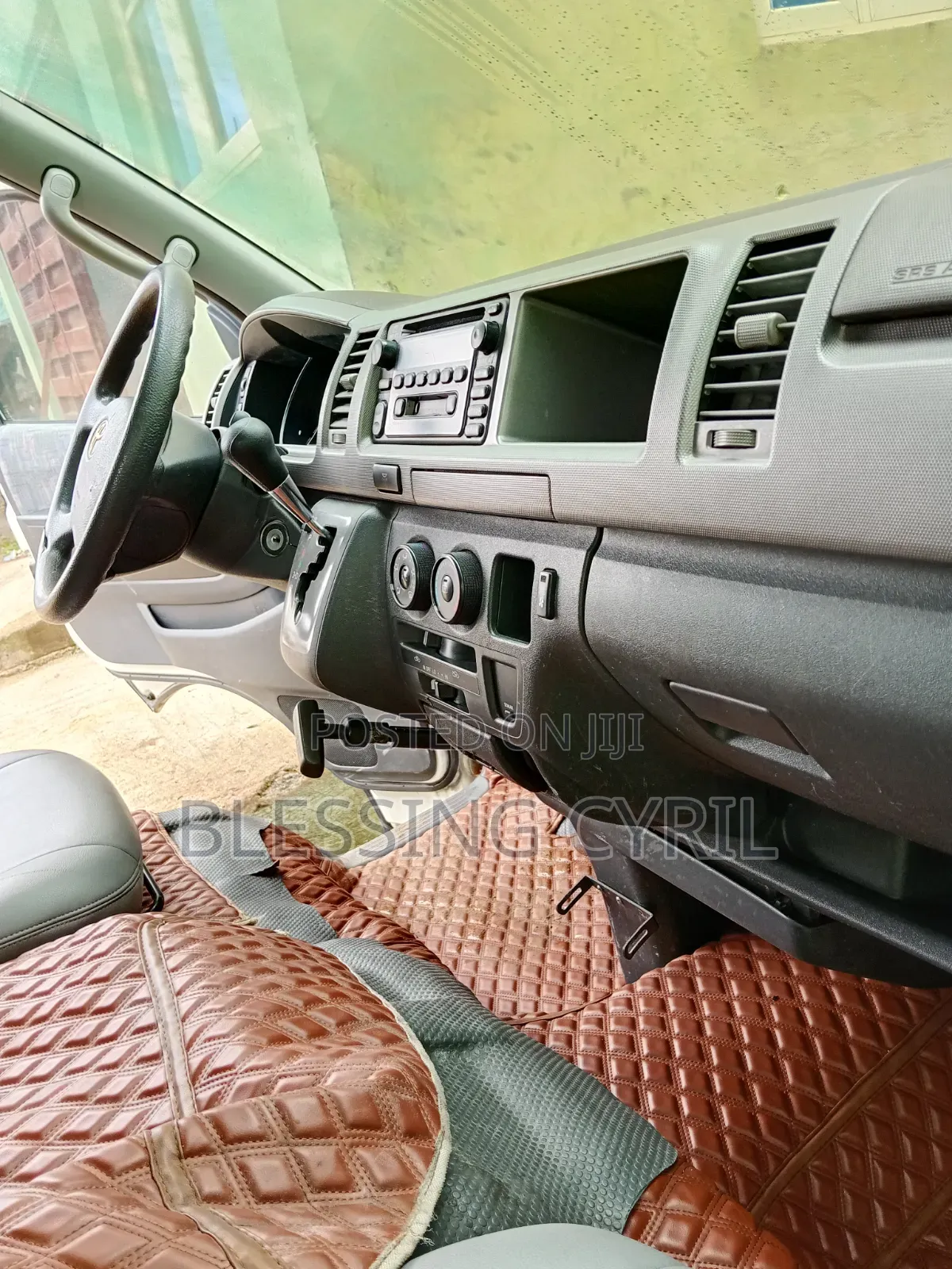 Toyota HiAce 2013 White