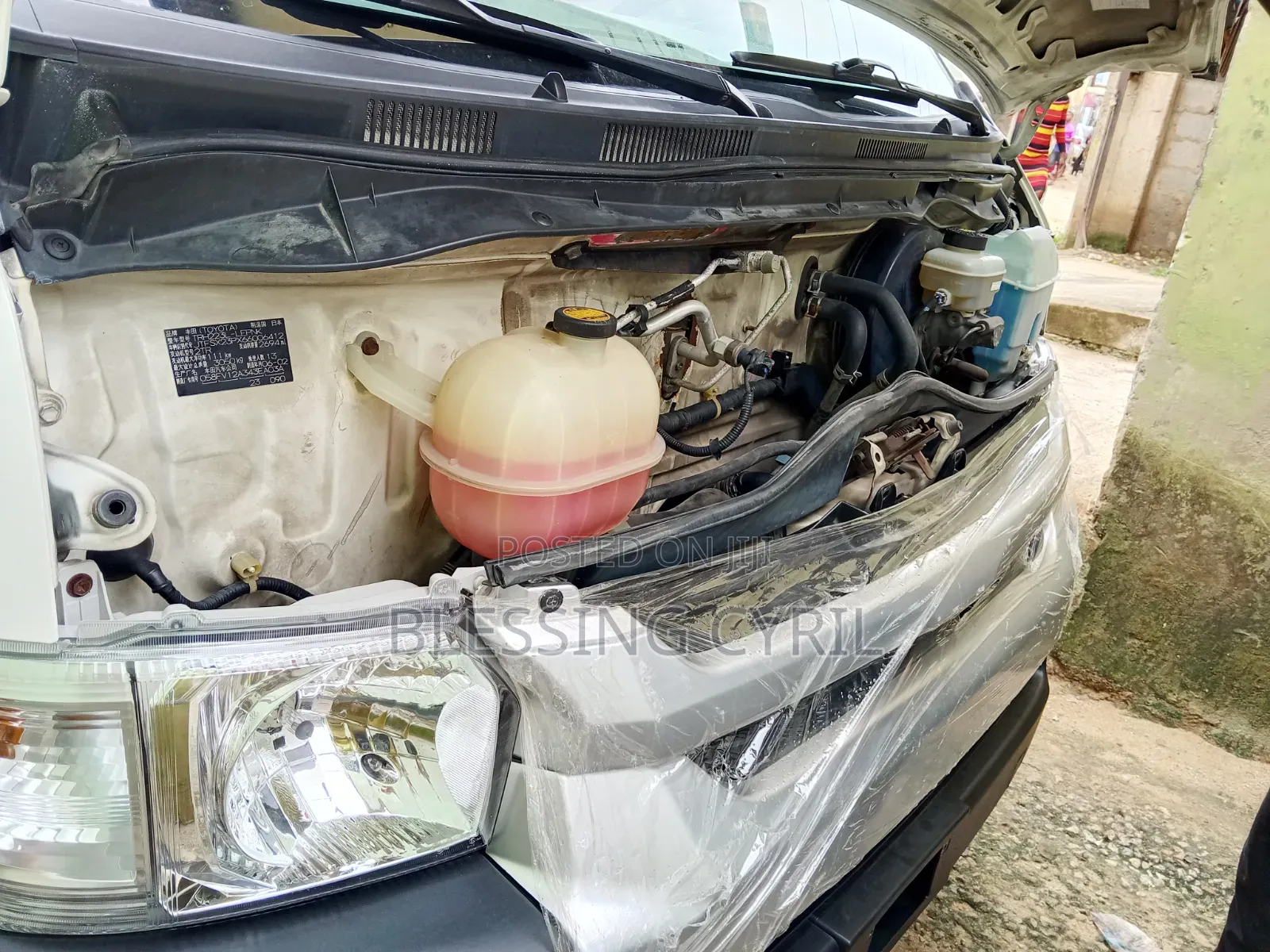 Toyota HiAce 2013 White