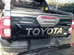 Toyota Hilux 2025 Black