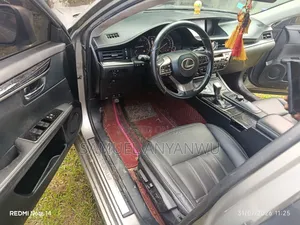 Lexus ES 2019 Silver