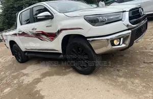 Toyota Hilux 2023 White