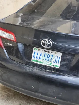 Toyota Camry LE 4dr Sedan (2.5L 4cyl 6A) 2014 Gray
