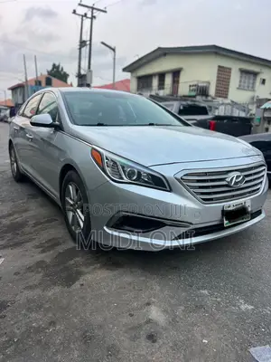 Hyundai Sonata Base Sedan FWD (2.4L 4cyl 6A) 2017 Silver