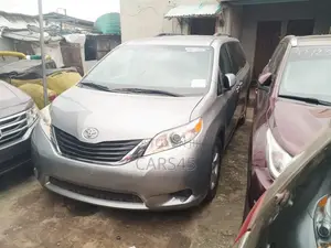 Toyota Sienna 2012 Gray