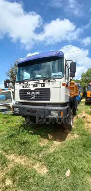 Fairly Used Man Diesel Ten Tyre Tipper 2000 White for Sale