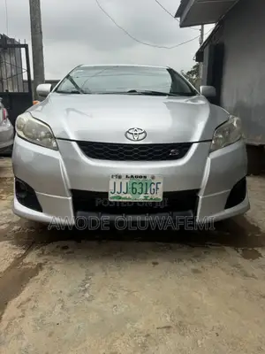 Toyota Matrix Hatchback FWD (1.8L 4cyl 5M) 2010 Silver