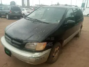 Toyota Sienna CE & 1 hatch 2000