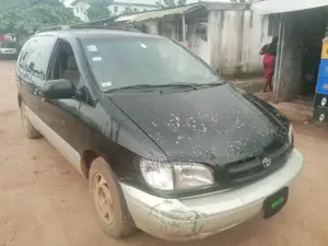 Toyota Sienna CE & 1 hatch 2000