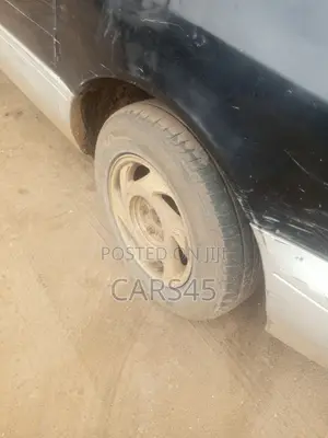 Toyota Sienna CE & 1 hatch 2000