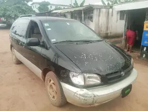 Toyota Sienna CE & 1 hatch 2000