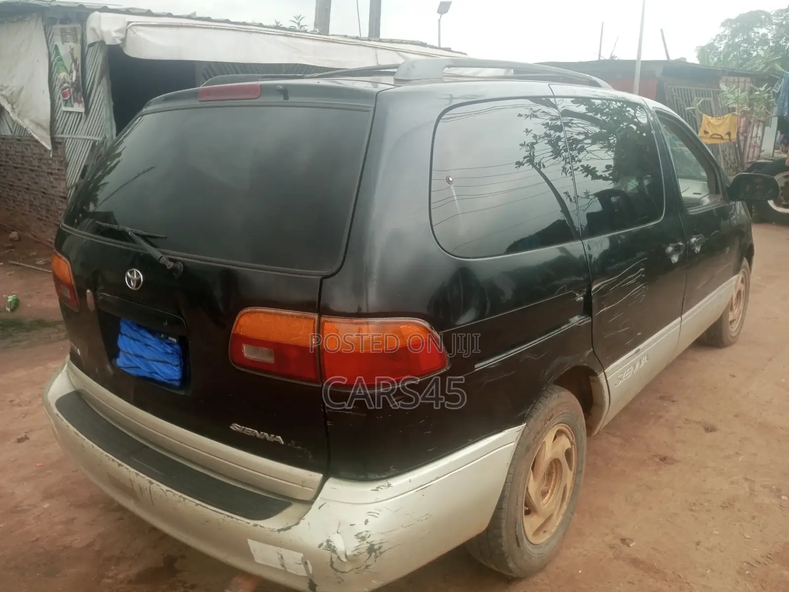 Toyota Sienna CE & 1 hatch 2000